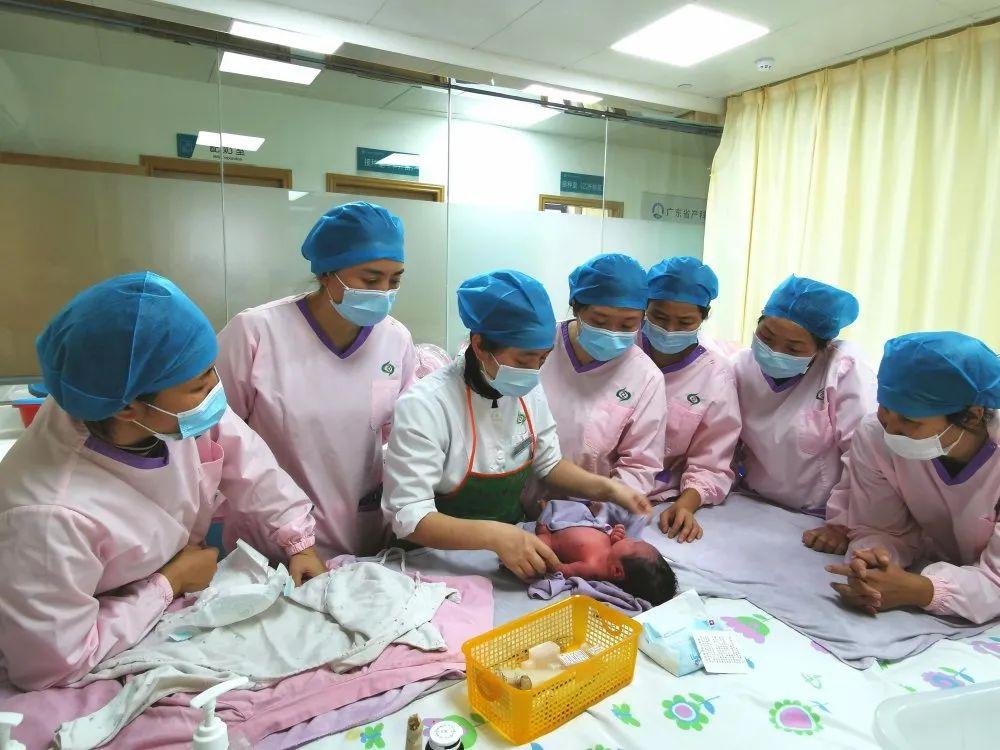 甘孜县妇婴监护型护送